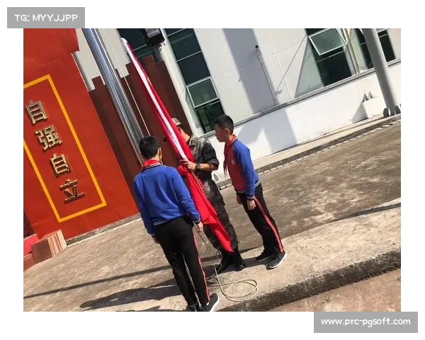 强风破坏小轮车泥地赛道 志愿者连夜修复弯道确保比赛顺利进行 强风破坏小轮车泥地赛道 志愿者连夜修复弯道确保比赛顺利进行