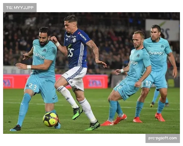 帕尼切利进攻威胁持续整场 朗斯后卫线对其限制效果有限